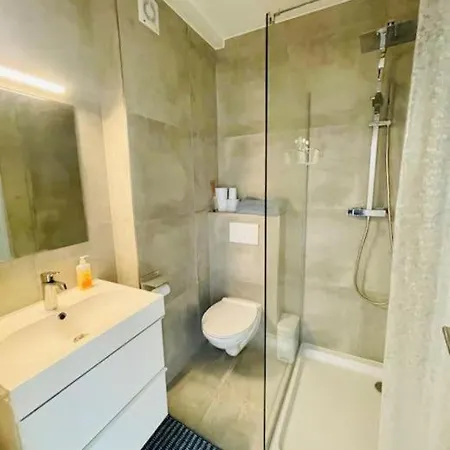 One Bedroom Flat With Private Terrace&parking-67b *