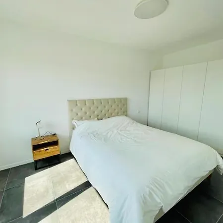 One Bedroom Flat With Private Terrace&parking-67b